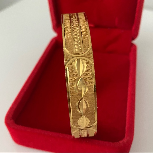 14k yellow gold plated Bangle Bracelet XS/ Small - Picture 4 of 16